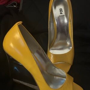 Bakers "Lucy" Clear Wedge 2 3/4" Heel Goldenrod Size 6.5